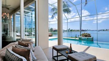 Luxury House, 5 Bedrooms, Sea View, Sea Facing | Teres/patio