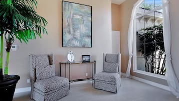 Casa superluxo, 5 quartos, vista para o mar, de frente para o mar | Área de estar | DVD player