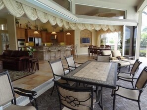 Luxury House, 4 Bedrooms, Sea View, Sea Facing | In-room dining