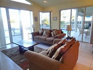 Luxury House, 3 Bedrooms, Sea View, Sea Facing | Living area