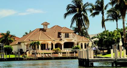 SPIN509 4 Bedroom Holiday Home by Marco Naples Vacation Homes