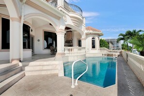 Outdoor pool - SPIN509 4 Bedroom Holiday Home by Marco Naples Vacation Homes (Marco Island)