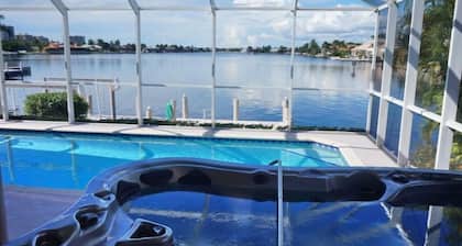 TO1120 4 Bedroom Holiday Home by Marco Naples Vacation Homes