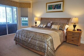 Luxury House, 4 Bedrooms, Sea View, Sea Facing - TO1120 4 Bedroom Holiday Home by Marco Naples Vacation Homes (Marco Island)