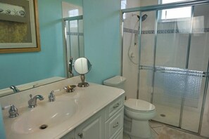 Luxury House, 4 Bedrooms, Sea View, Sea Facing | Bathroom - TO1120 4 Bedroom Holiday Home by Marco Naples Vacation Homes (Marco Island)