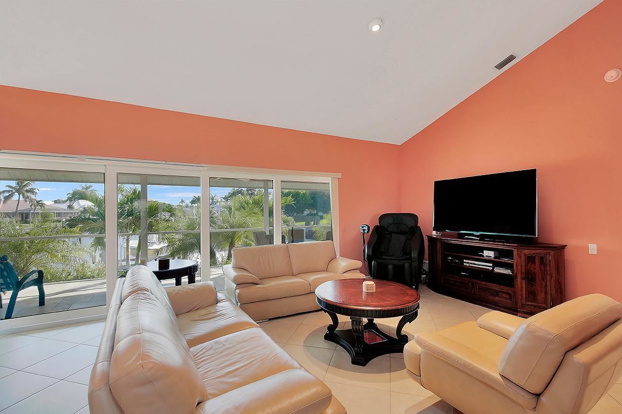 Casa superluxo, 3 quartos, vista para o mar, de frente para o mar | Área de estar | DVD player