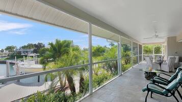 Nhà Cao cấp, 3 phòng ngủ, quang cảnh biển, đối diện biển | Ban công