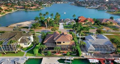 WIN1288 4 Bedroom Holiday Home by Marco Naples Vacation Homes