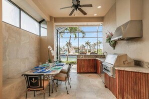 Luxury House, 4 Bedrooms, Pool View, Poolside | Private kitchen | Fridge, microwave, oven, stovetop