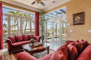 Luxury House, 4 Bedrooms, Pool View, Poolside | Living area