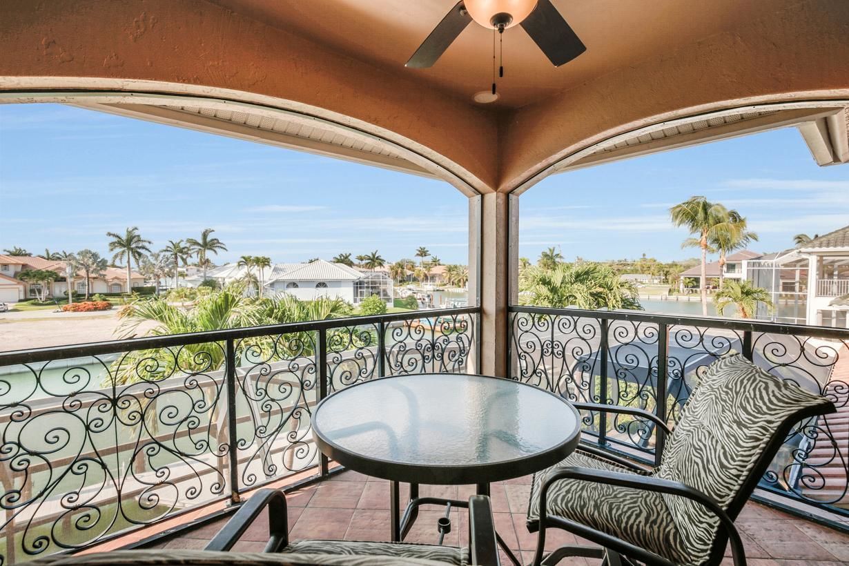 Casa superluxo, 4 quartos, vista para a piscina, ao lado da piscina | Sacada