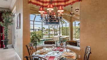 Luxury House, 4 Bedrooms, Pool View, Poolside | In-room dining