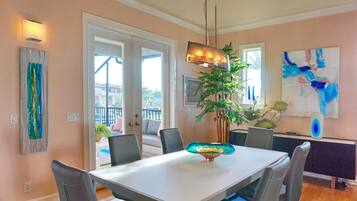 Luxury House, 5 Bedrooms, Pool View, Poolside | In-room dining