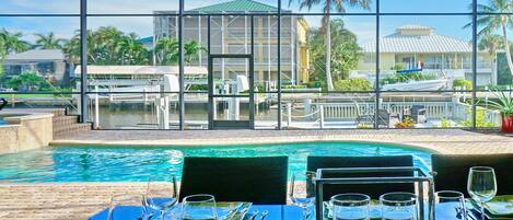 Casa de lujo, 5 habitaciones, vistas a la piscina, junto a la piscina | Piscina cubierta | Una piscina al aire libre