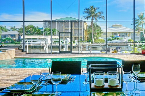 TW330 5 Bedroom Holiday Home by Marco Naples Vacation Homes