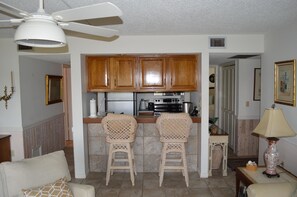 Comfort Condo, 2 Bedrooms | Living area