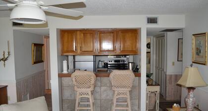 Cove II 110F 2 Bedroom Condo By Midnight Cove II