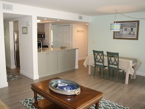 Comfort Condo, 2 Bedrooms | Living room