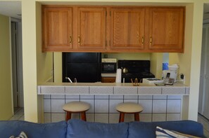 Appart'hôtel Confort, 2 chambres | Cuisine privée | Réfrigérateur, micro-ondes, cafetière/bouilloire