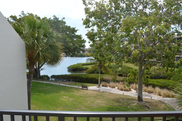 Comfort Condo, 2 Bedrooms | Lake view
