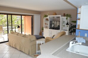 Comfort Condo, 2 Bedrooms | Living area