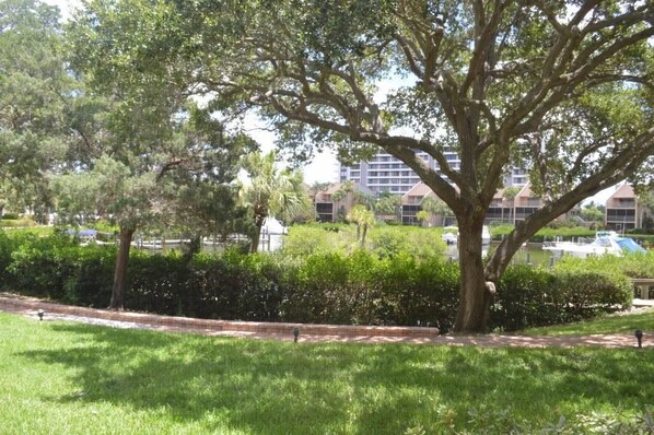 Comfort Condo, 2 Bedrooms, Canal View | Garden