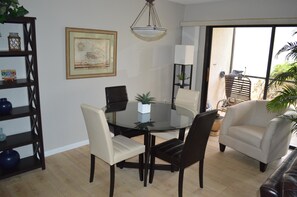 Condo Confort, 2 habitaciones, vista al canal | Servicio a la habitación