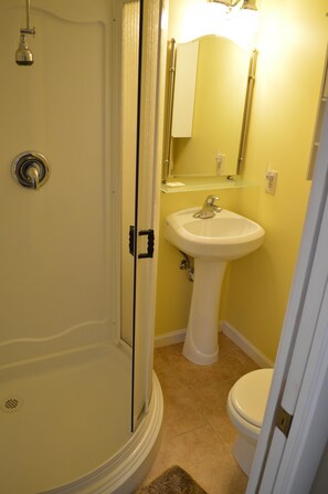 A bathroom with a shower, sink, and toilet. - Cove II 314F 2 Bedroom Holiday home By Midnight Cove II (Siesta Key)