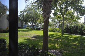 Comfort House, 2 Bedrooms, Canal View | Property grounds