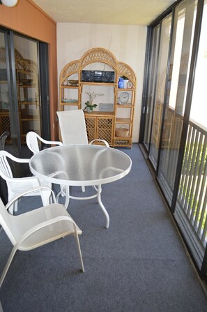 Comfort Condo, 2 Bedrooms, Canal View | Balcony