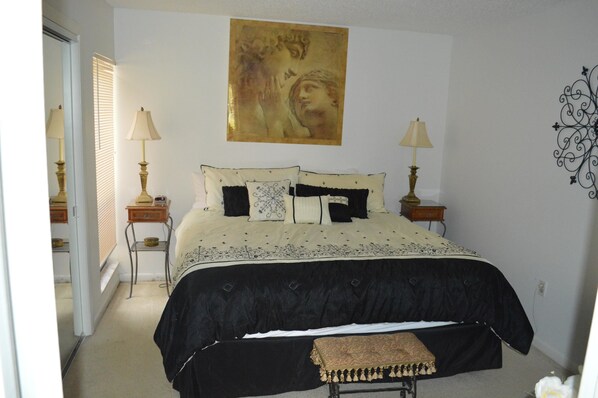 Comfort Condo, 2 Bedrooms, Canal View