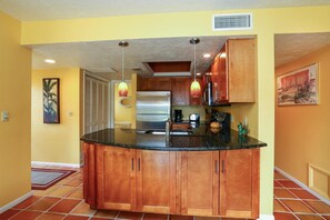 Apartamento Confort, 2 habitaciones, vistas al canal | Cocina privada | Frigorífico, microondas y cafetera o tetera