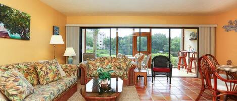 Comfort-Apartment, 2 Schlafzimmer, Kanalblick | Wohnbereich