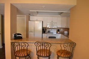 Comfort House, 3 Bedrooms, Canal View | Private kitchen