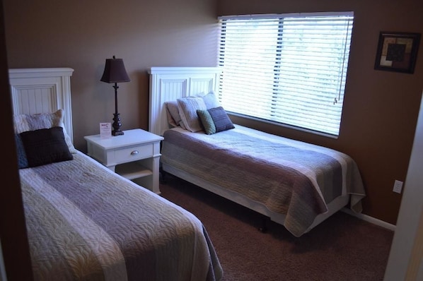 Comfort House, 3 Bedrooms, Canal View