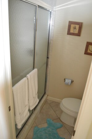 Comfort Condo, 2 Bedrooms, Pool View | Bathroom | Shower, towels - Cove II 513F 2 Bedroom Condo By Midnight Cove II (Siesta Key)