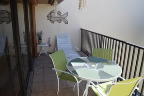 Condo Confort, 2 habitaciones, vista a la alberca | Balcón