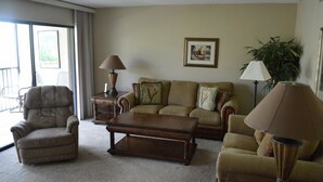 A living room with a sofa set, a coffee table, a chair, and two lamps. - Cove II 620D 3 Bedroom Holiday home By Midnight Cove II (Siesta Key)