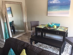 Comfort Condo, 2 Bedrooms, Lagoon View | Living area