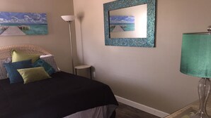 Condo tiện nghi đơn giản, 2 phòng ngủ, quang cảnh eo biển