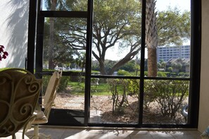 Comfort Condo, 2 Bedrooms, Lagoon View | Porch