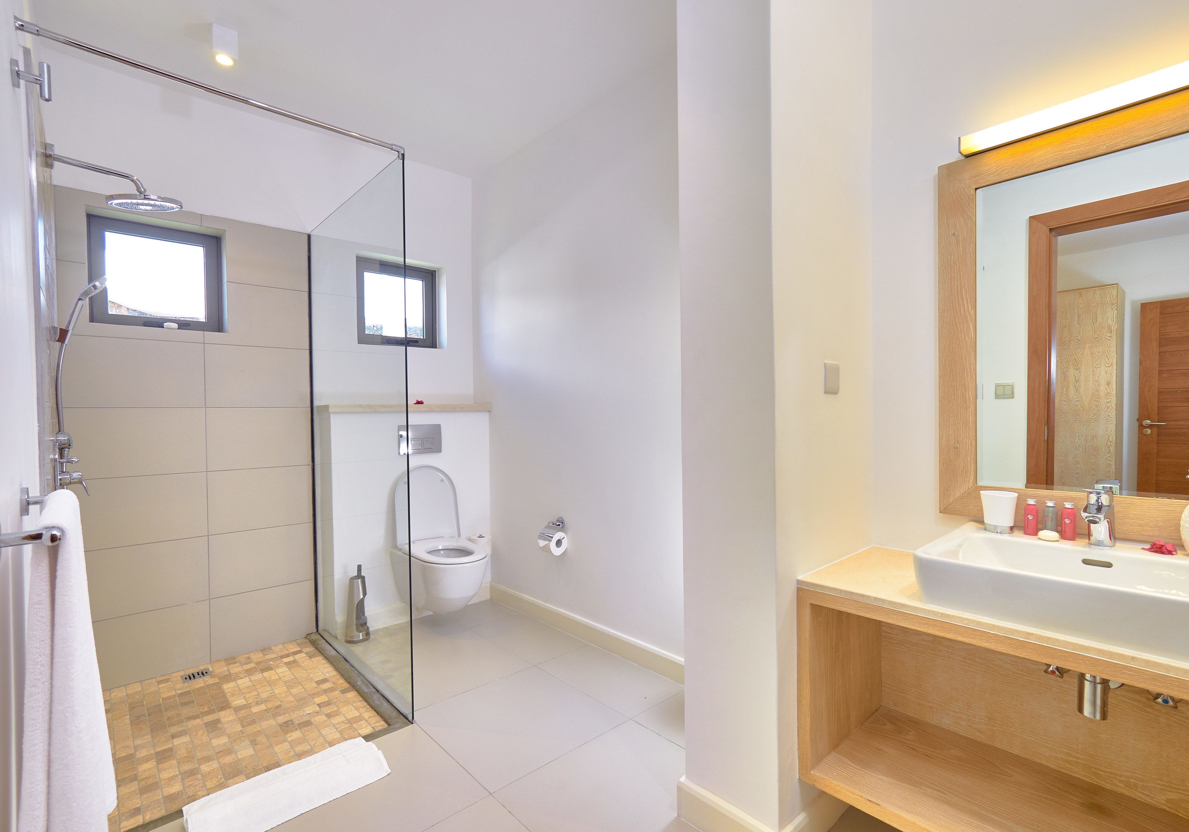 Villa, 3 Schlafzimmer, Poolblick, zum Garten hin | Badezimmer | Badewanne und Dusche (separat), kostenlose Toilettenartikel