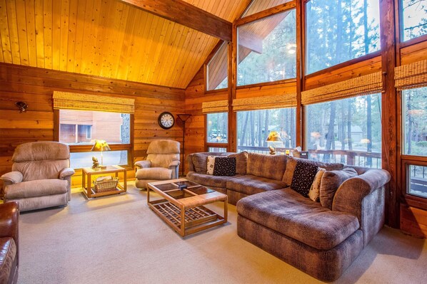 Family Apartment, 4 Bedrooms | Living area | DVD player - Woodland 2 (Bend)