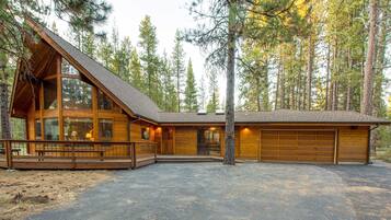 Family Apartment, 4 Bedrooms | Front of property