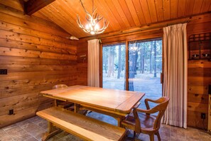 Family Apartment, 4 Bedrooms | In-room dining - Woodland 2 (Bend)