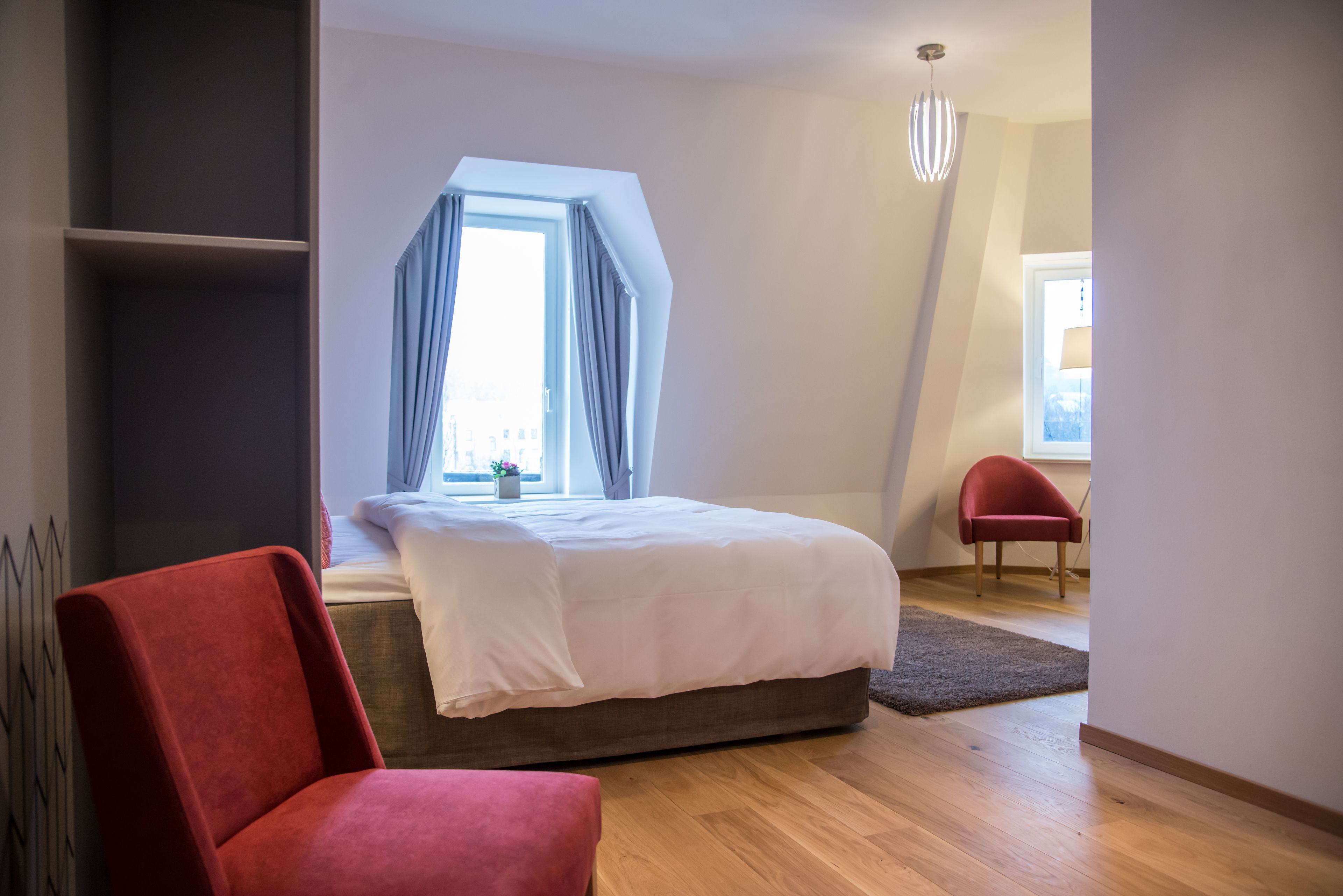 egyptian cotton sheets, premium bedding, in-room safe, desk