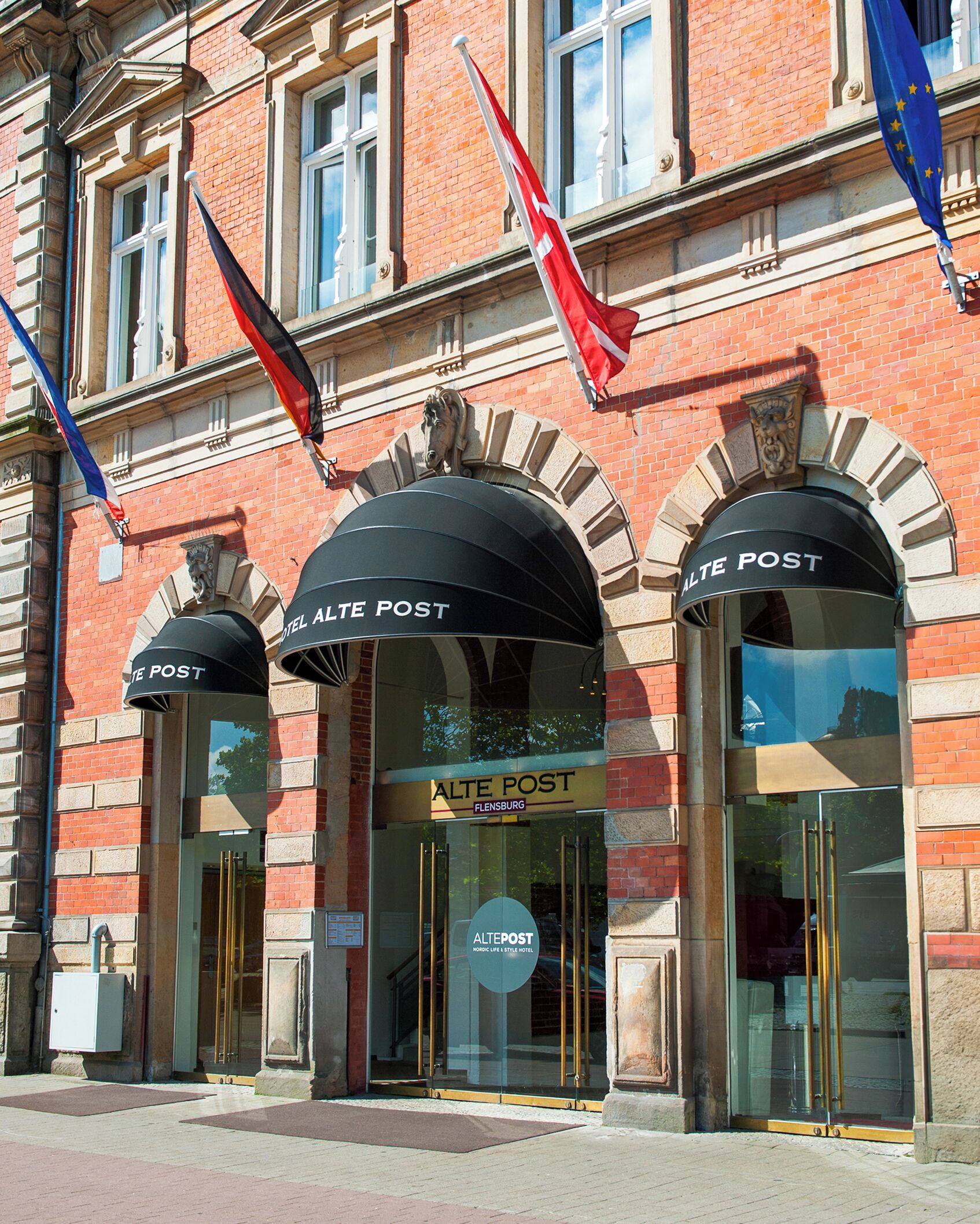 Vista frontal de la propiedad