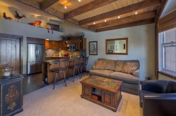 Family Condo, 1 Bedroom, Mountainside | Living area