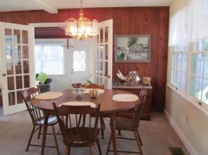 House, 3 Bedrooms | In-room dining