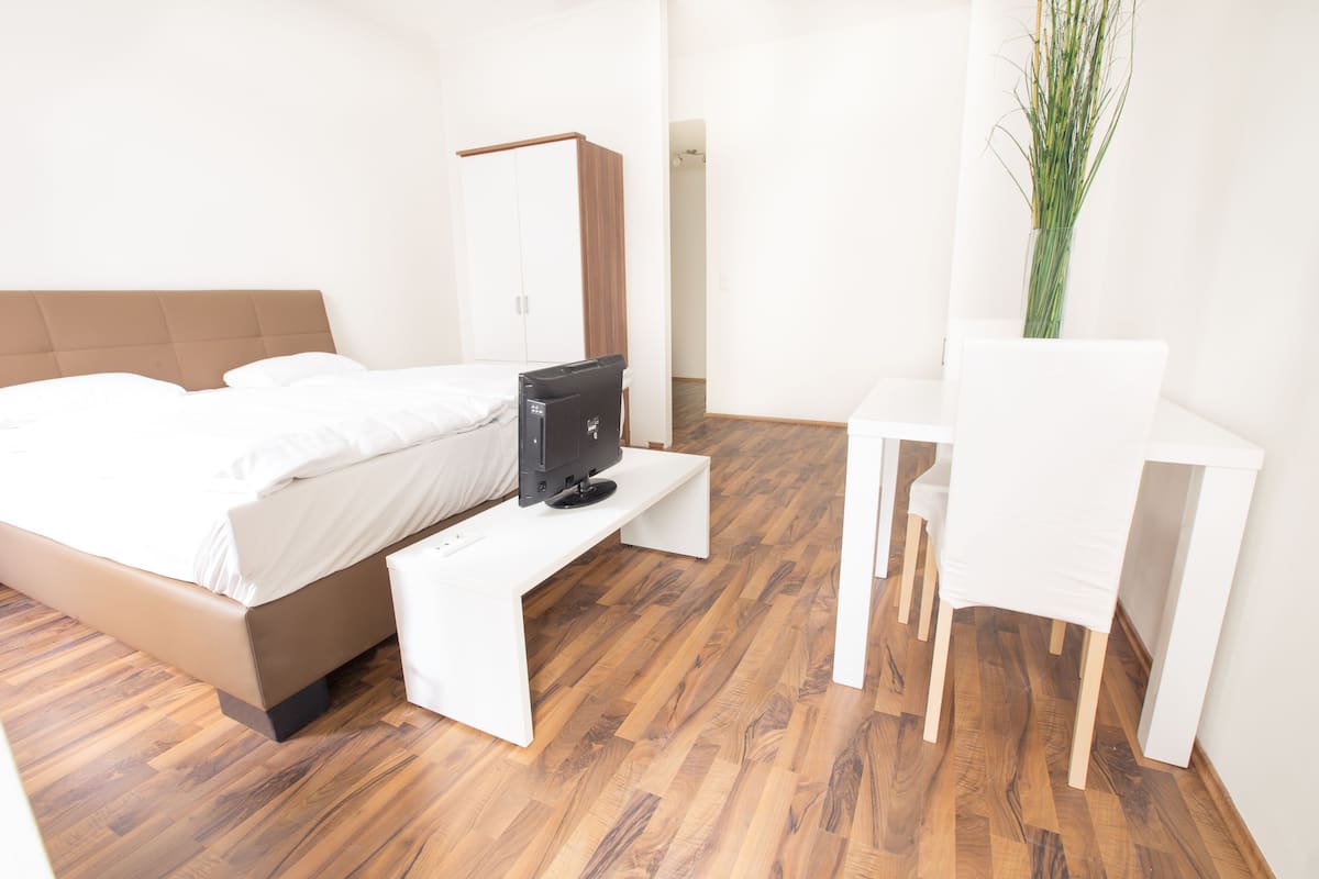 1 habitación y ropa de cama de alta calidad
